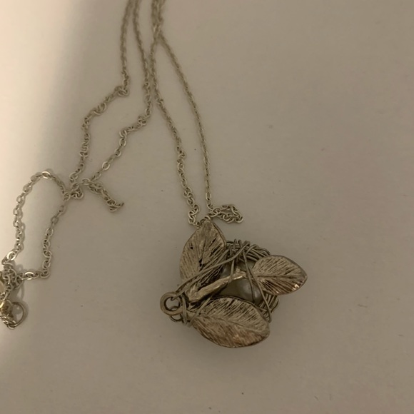 New! Adorable 3 Pearl Eggs in Silver Nest Necklace - Picture 3 of 3